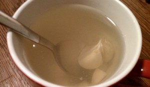 sarımsak çayı  Evde Sarımsak Çayı Nasıl Yapılır? evde sar  msak   ay   300x175